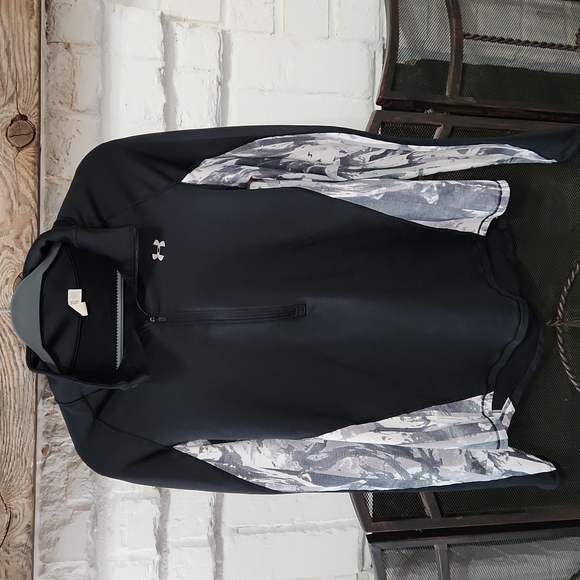 Nice Under Armour cold gear quarter zip pullover with thumb holes. Great shape! - Picture 5 of 7